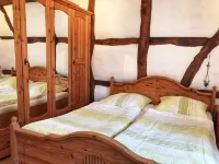 Spacious vacation apartment with separate entrance and wonderful view Hotels in Mechernich