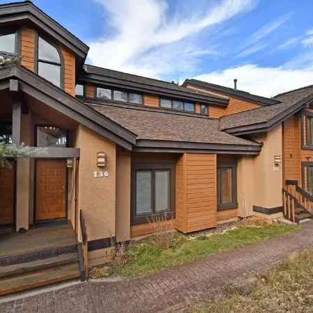 Steps to Skiing in Deer Valley!  Sleeps 6!