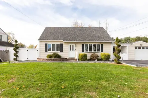 A Modern Getaway Perfect for Families & Business 딕스 힐스 호텔