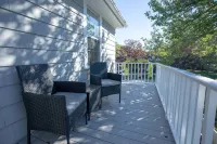 Newly Renovated 6BR with Parking & Outdoor Shower!