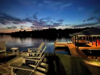 Lakefront Stunner on Lake Sinclair!
