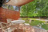 Cozy Log Cabin on 1 Acre
