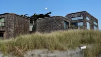 Beachfront Retreat with Epic Views Steps to the Sand - บูติค