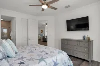 Beautiful 4 Bedroom/3 Bath Home w/Private Pool,40 ft. Dock Near Sombrero Beach!