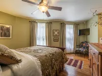Lower rates/flexible calendar Waterfront Home w/ Private Dock and Mountain Views Hotels in McDowell County