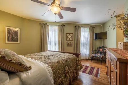 Lower rates/flexible calendar Waterfront Home w/ Private Dock and Mountain Views