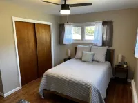 Modern Country Farmhouse, Walking Distance to Lake