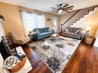 Fun House/King Bed - Close to Town/Full of Entertainment!