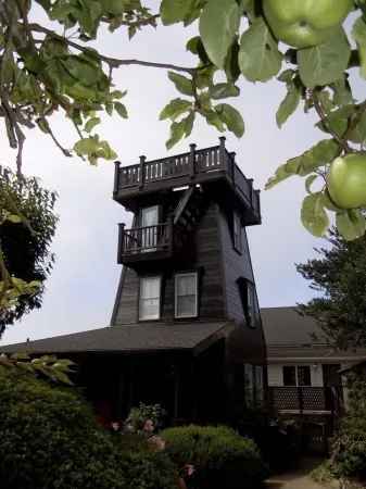 Mendocino Village Water Tower - Ocean & Garden Views