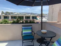 Affordable Hermosa Beach 2BR, 450ft from Sand, 2 blocks to Pier. - 2-Star