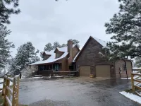 NEW HOT TUB, Game Room, PICKLEBALL COURT, AC, Fireplaces-close To RMNP, downtown