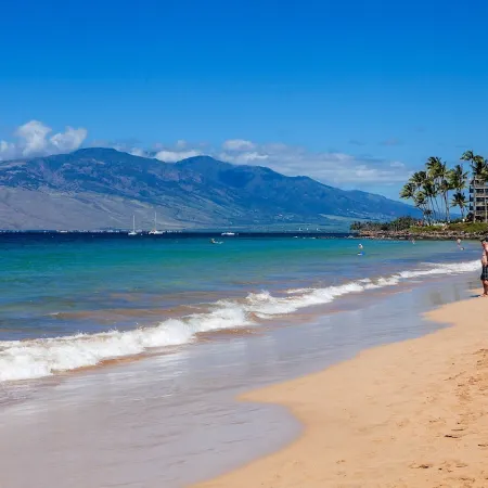 Top Floor Maui Banyan Remodeled Studio With King Bed Steps to Beach/Shops