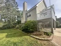 Close to Manteo Waterfront + 3 bedrooms + 2 baths + Outdoor Shower