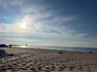 Boho 1-bedroom house with WiFi, AC in downtown Manistee Hotels in Manistee