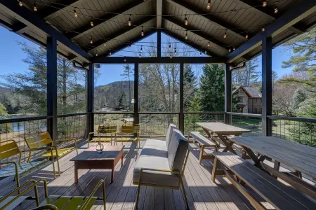 SIMPLY THE BEST SPOT IN HIGHLANDS. 1 BLOCK TO MAIN STREET!