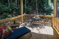 Memorial Day Special! 4Br for 8, Waterfalls, Hot-Tub, Fire-Pit. Private 3 Acres