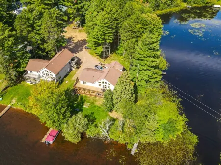 4 bedroom, 2 bath upper and lower unit Sleeps 14 Отели в г. Lincoln County