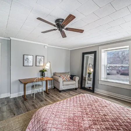 Updated Modern & Spacious 2 bed Apartment Near Everything!