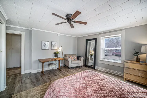 Updated Modern & Spacious 2 bed Apartment Near Everything!