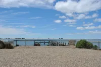 Hideaway Tom's on the Mundoo Channel