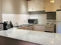 Family friendly apartment 5 min drive to Canberra City Hotels in Griffith