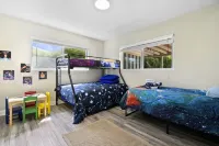Jungle house Heated Salt pool, 5 min away from the beach!