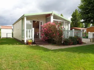 chalet près des plages du débarquement Hôtels à proximité de : Camping Capfun Joncal