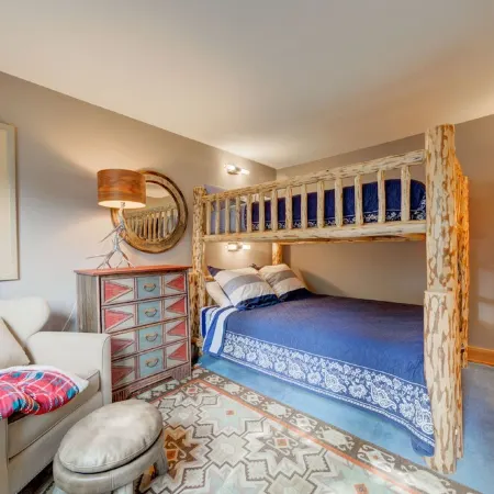 Mountain Views, Hot Tub & Sauna! Cozy Fireplace, 10-Minutes from the Slopes!