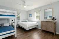 Charming 2-bedroom townhome in delightful Manteo.