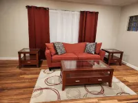 The Holly House. Comfort and Stylish charm. Hotels in Belleville