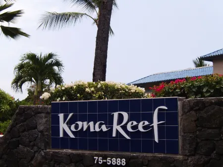 Kona Reef F13 - Nicely Renovated - Ocean View - Free WiFi, 3 minute walk to town