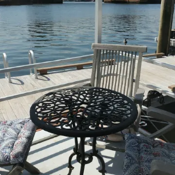 Fun houseboat. Walk to Boston attractions WIFI
