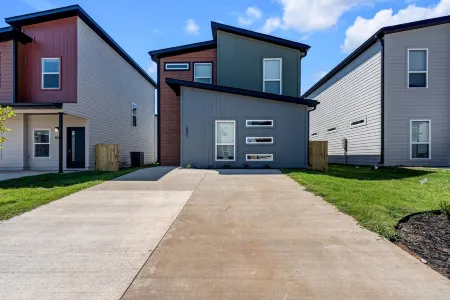 Dog Parks • Museums • Walking and Biking Trails Отели в г. Сентертон