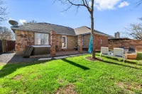 Cozy 4Br House w/ Hot Tub, Mins to Downtown! Hotel in zona McKinney Falls State Park