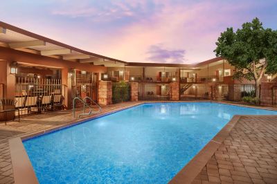 屋外プール ベストウエスタン レッド ヒルズの写真