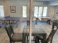 Fantastic Townhouse on Mount Snow Shuttle – Prime Location for Your Adventure!