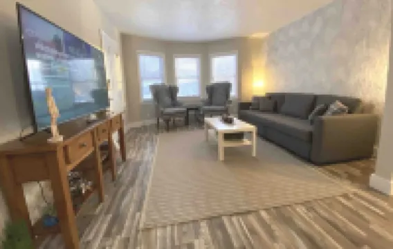 Skots Villa Bottom West. Near Sanford Medical, Midco, Univ. SF & Augustana