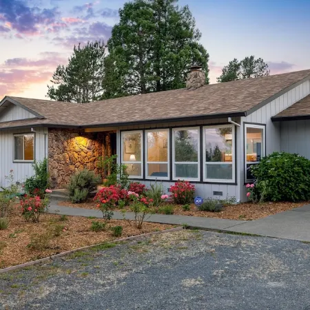 Russian River Wine Country Retreat Near Healdsburg: Pool, AC & EV Charger