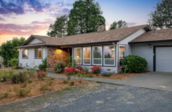 Russian River Wine Country Retreat Near Healdsburg: Heated Pool & Gas Fireplace