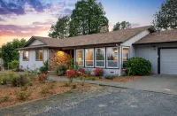 Splendid Wine Country Escape: Pool, AC & Near Healdsburg and Michelin Dining.