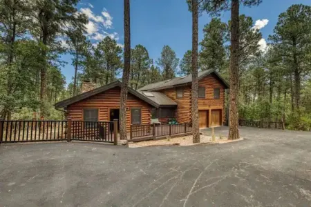 Silver Fox Inn Beautiful 5-bedroom Cabin w/hot tub Отели в г. Альто