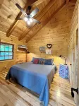 Log Cabin in the Heart of Hocking Hills! - TreeTop
