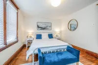 1 Mile to Beautiful Lake Michigan, Bikes Provided, Fire Pit, Game Room