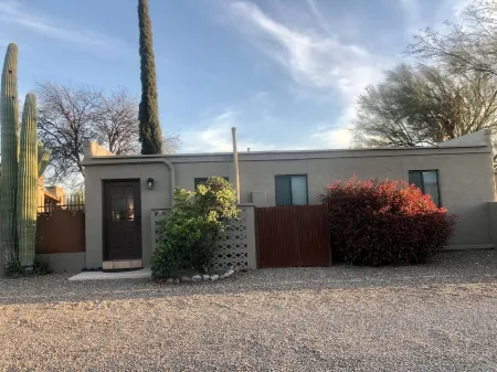 1b/1b Guest House Purple Mattress - Dogs / Horses welcomed