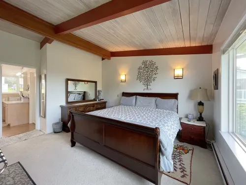 Strait view! Great location for hiking, biking, kayaking and whale watching.