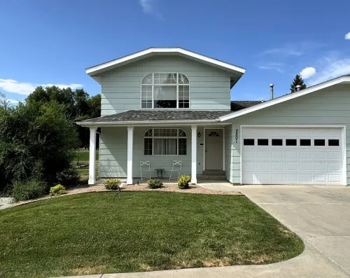 Totally Remodeled- All New Furnishings- Backs to Golf Course- Great Base Camp - 4-Star