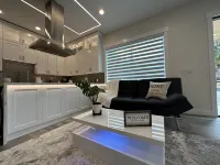 New Modern Home in Bellevue Hotels in Newcastle