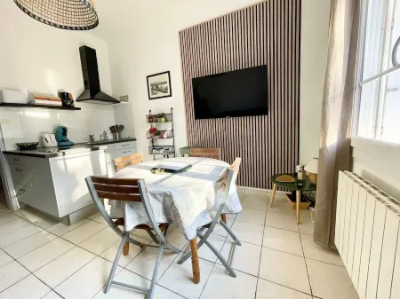 T2 Portissol, Idéalement Situé, Parking Privé, Port & Plage à Pieds Отели рядом с достопримечательностью «Mas de Pierredon - Camping Sanary-sur-Mer - CAMPASUN»