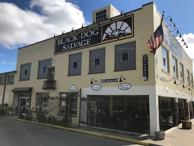 Historic Grandin Village Near Black Dog Salvage Hotels near Wasena Park