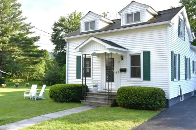 Mid-Century Modern  Gem - 7 min to Allstar Vill w/AC